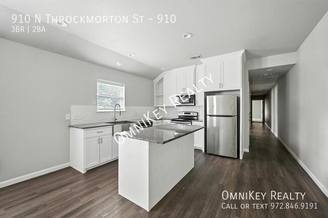 Building Photo - 910 N Throckmorton St