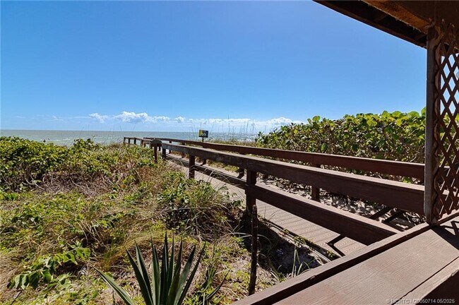 Building Photo - 9490 S Ocean Dr