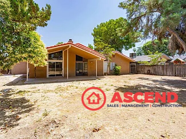 Building Photo - Phenomenal Home Located In Gated Community!