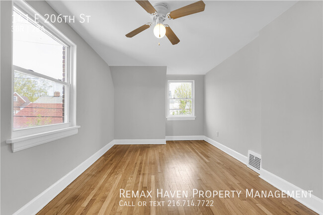 Building Photo - 141 E 206th St