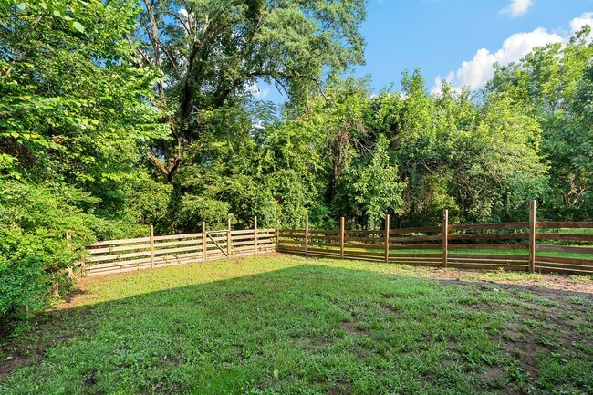 Building Photo - Beautifully Renovated 2 Bed / 2 Bath Home with Fenced Yard in Durham!
