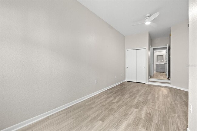 Building Photo - 2402 W Azeele St