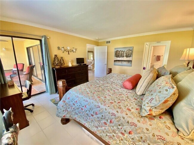 Building Photo - 145 Cypress Way E