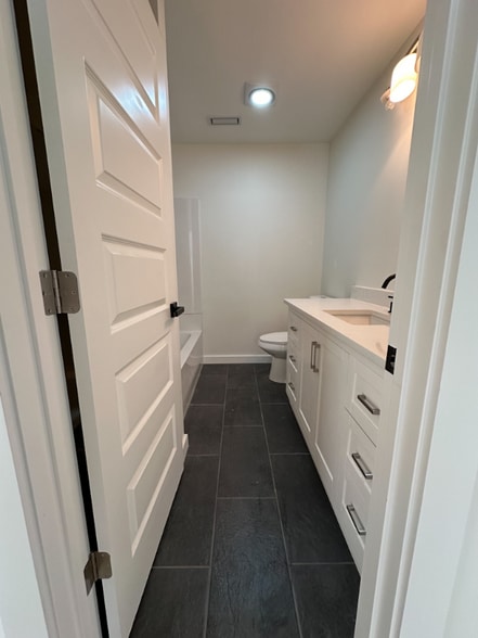 Building Photo - 113 Eastland Ave