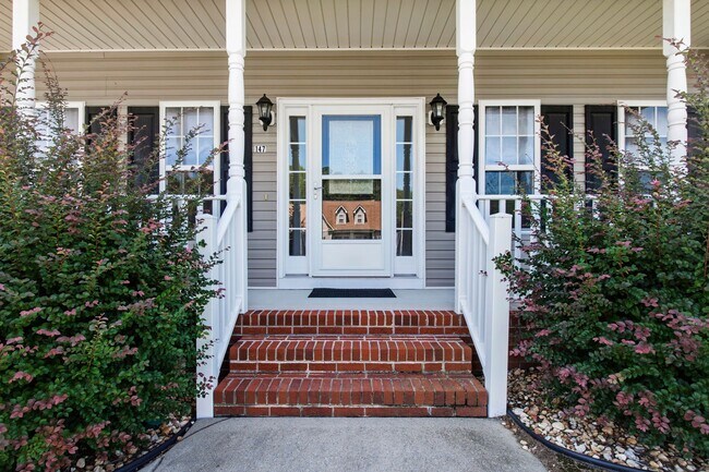 Building Photo - 147 Watersedge Ln