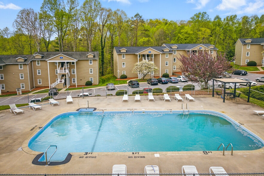 Building Photo - Woodfield Oaks Apartments