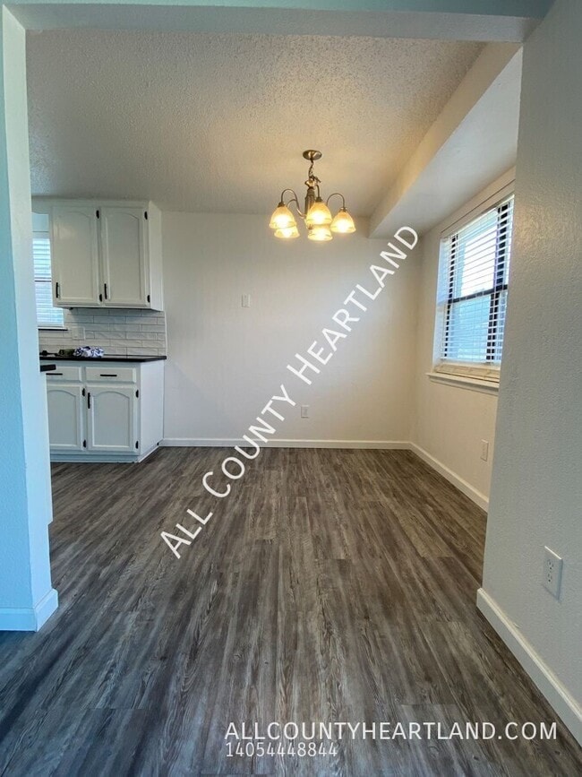 Building Photo - 1809 SE 12th St