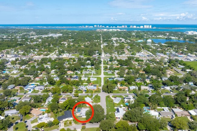 Building Photo - 1271 Woodlawn St