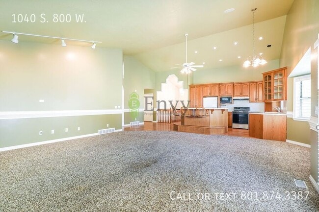 Building Photo - 1040 S 800 W