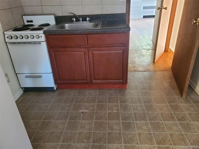 Building Photo - 8 Midwood Pl