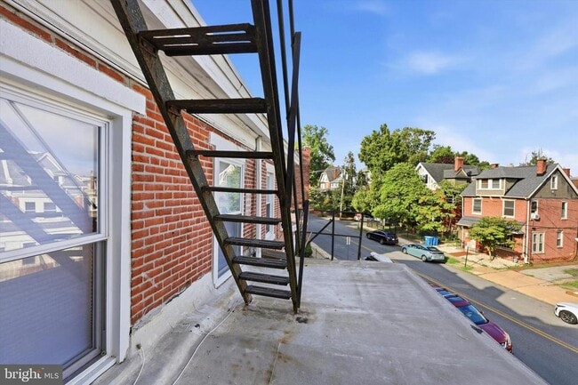 Building Photo - 1412 Delaware Ave
