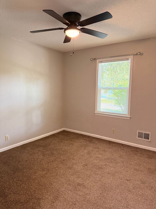 Building Photo - 1503 Anthony Dr