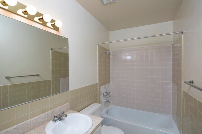 Building Photo - 5494 Reservoir Dr