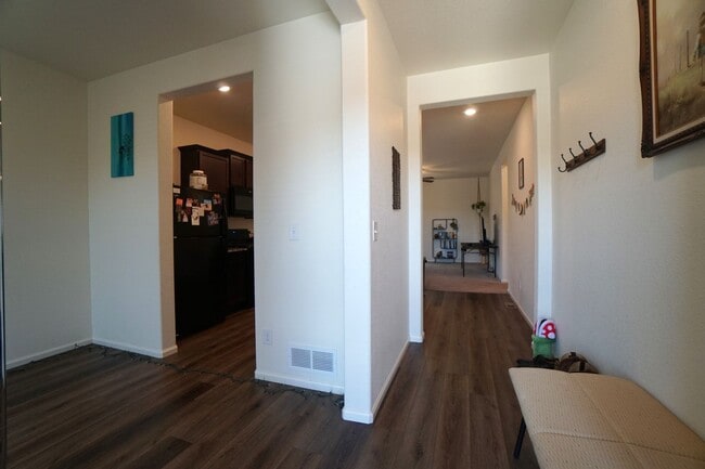 Building Photo - 6214 Meadowbank Ln