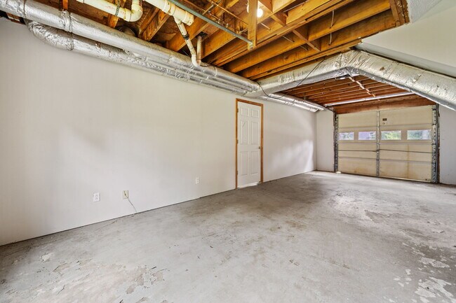 Building Photo - 58 6th Ave