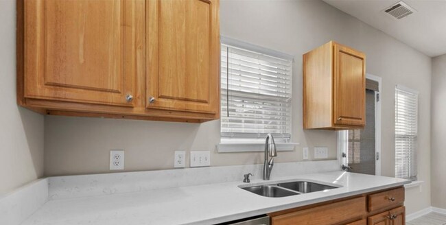 Building Photo - 1335 Farmfield Ln