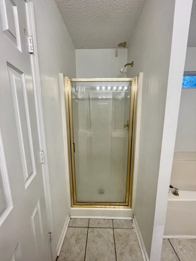 Building Photo - Adorable 3 bedroom 2 bath Ranch style home. Located in the Bridlewood community