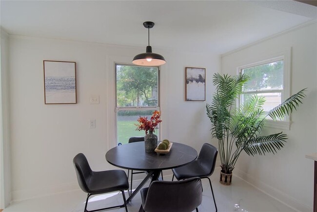 Building Photo - 1505 Karen Ave