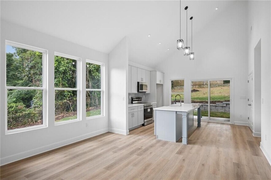 Building Photo - 2050 Morehouse Dr NW