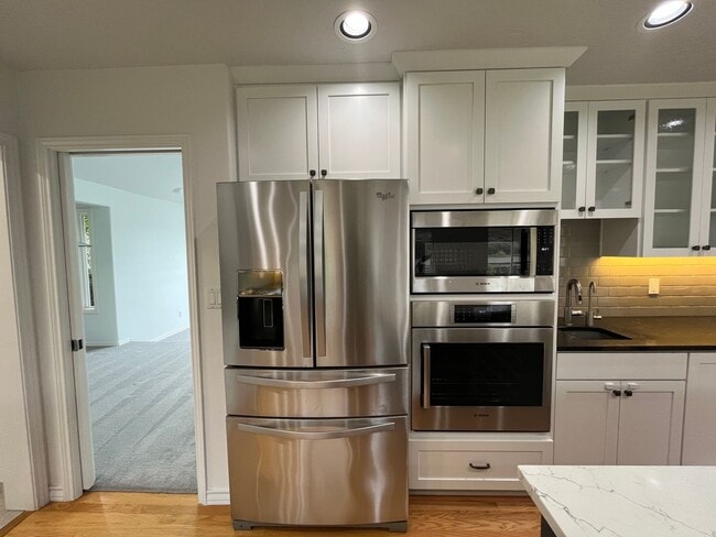 Building Photo - Incredible Sexton Mountain/Murray Hills 4 bed, 3 bath Home! + HUGE BONUS ROOM! Fenced Yard, updat...