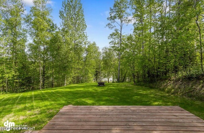 Building Photo - Gorgeous lakefront home