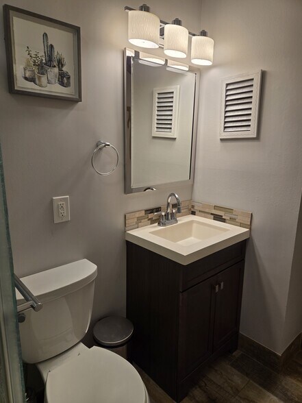 Building Photo - 5242 NE 6th Ave