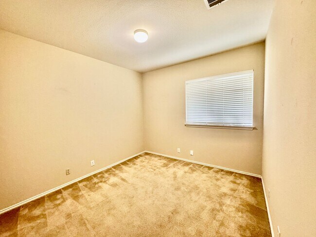 Building Photo - 3 Bedroom, 2 Bathroom ~Steubing Ranch