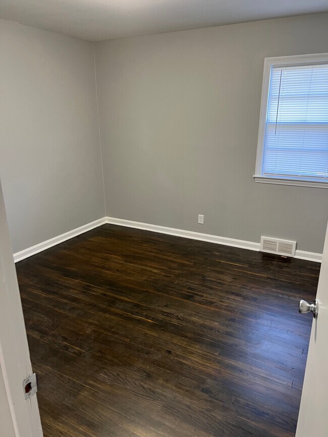 Building Photo - 2110 S 50th St