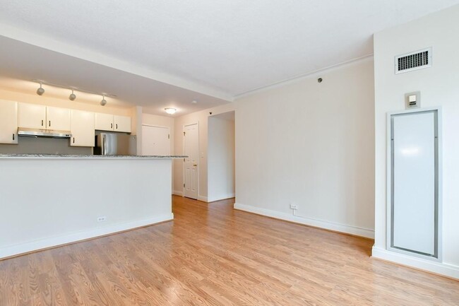 Building Photo - 534 Beacon St