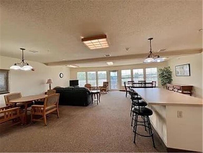 Building Photo - 901 Dominion Dr