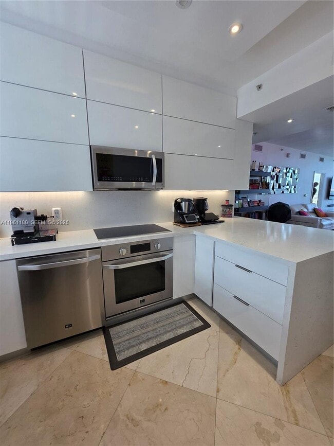 Building Photo - 601 NE 36th St