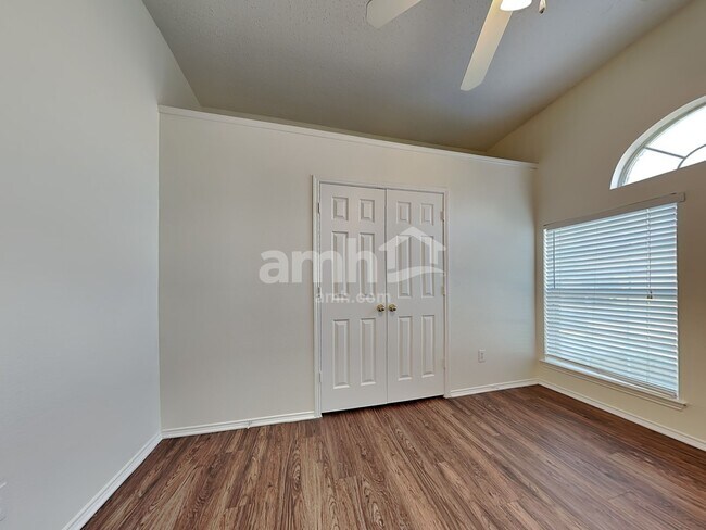 Building Photo - 219 Dartmouth Dr