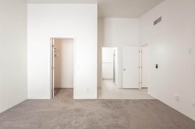 Building Photo - 6441 N Tierra De Las Catalinas