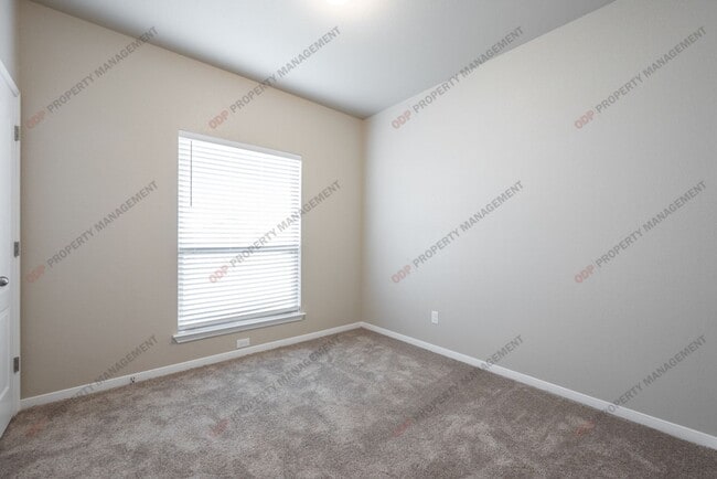 Building Photo - 1402 Shadow Hl Ln