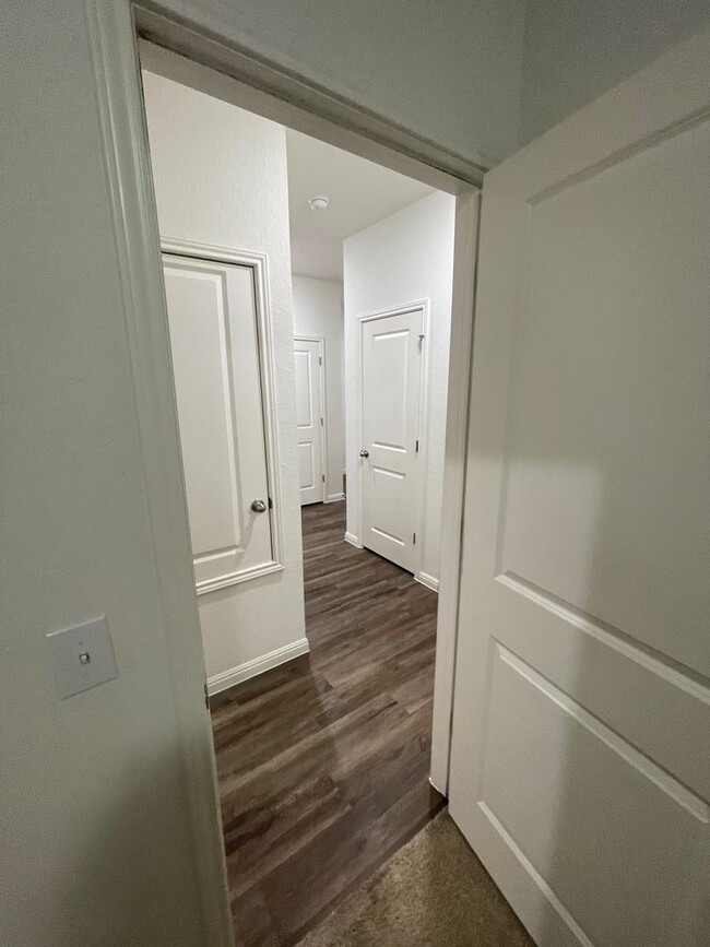 Building Photo - Available for a July 2025 Move In-Modern 3...