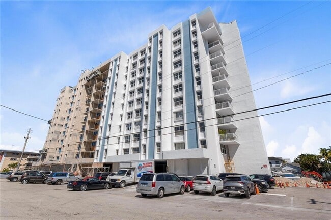 Building Photo - 2881 NE 33rd Ct