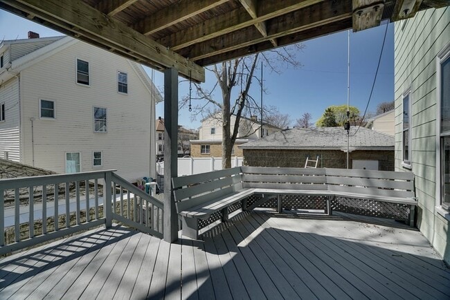 Building Photo - 2 Messervy St