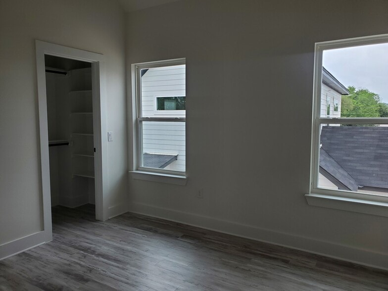 Building Photo - 6016 Fairway St