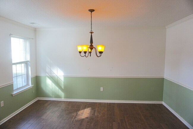 Building Photo - 5 BED | 2.5 BATH | SINGLE FAMILY HOME | BONUS ROOM | 2 CAR GARAGE
