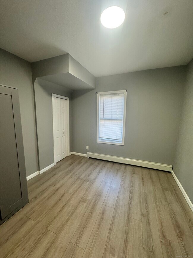 Building Photo - 290 Orange St