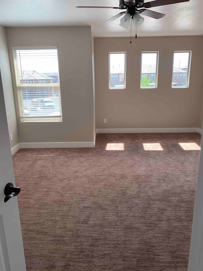 Building Photo - Desert Hills Townhomes, Location, location...