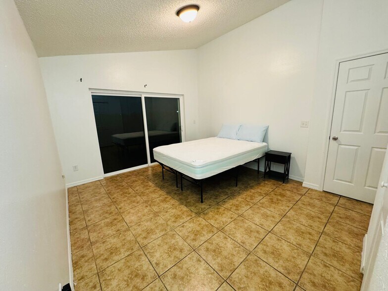 Private Room - 536 Cheshire Way