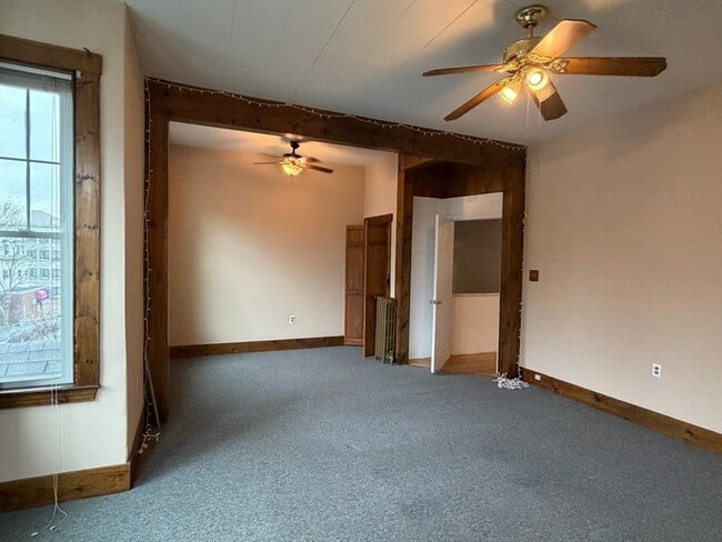 Building Photo - 628 E 3rd St