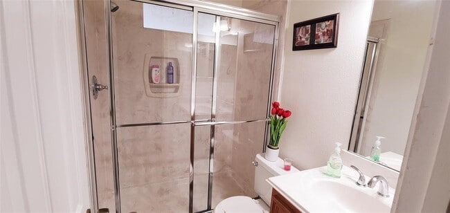 Building Photo - 1810 Oakwell Ln