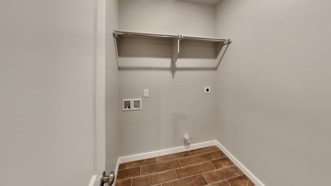 Building Photo - 4 Bedroom 3 Bathroom 2 Car Garage Home in ...