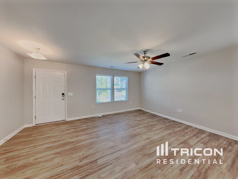 Building Photo - 4910 Red Poll Dr