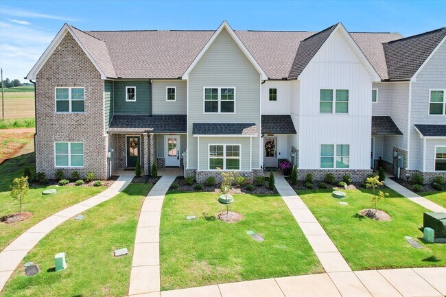 Building Photo - DEAL OF THE MONTH! Winter Special!  Fully Furnished and Move-In Ready!