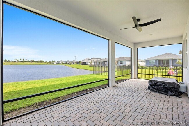 Building Photo - 10550 SW Orana Dr