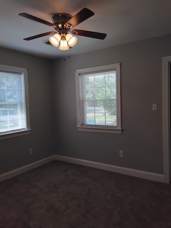 Building Photo - Charming 3-Bedroom Home with Fresh Updates...