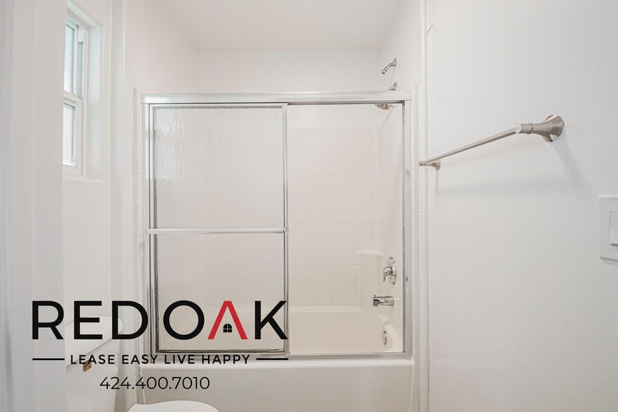 Building Photo - 326 S Westlake Ave